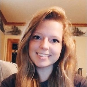 Meet your Posher, Caitlin